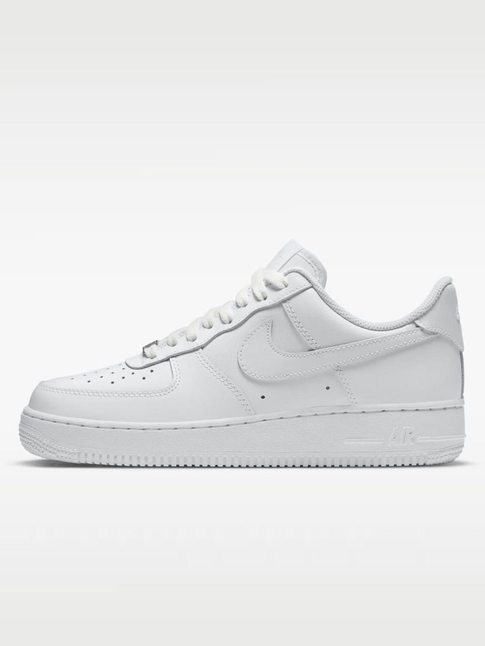 Women’s Nike Air Force 1 '07 7.5 low top sneakers
